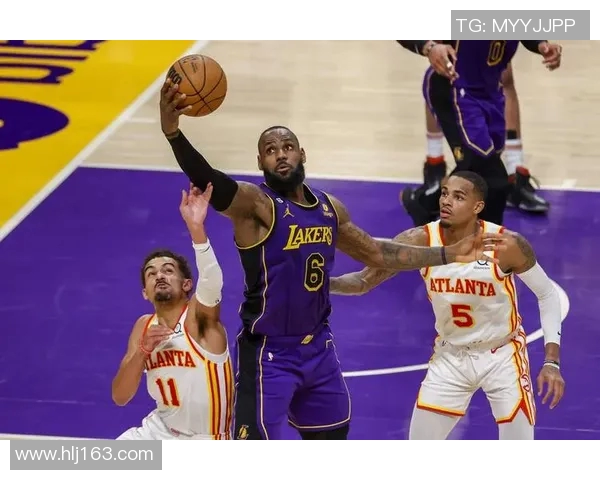 湖人大胜骑士，詹姆斯再度上演三双传奇