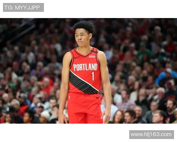 开拓者队新秀安索尼·西蒙斯在训练中表现抢眼