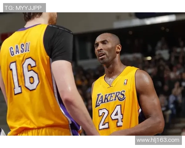 科比向年轻球员传授经验：珍惜每场比赛，追逐梦想永不止步