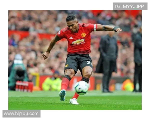 瓦伦西亚宣布签下新中卫，球队后防稳定性提升