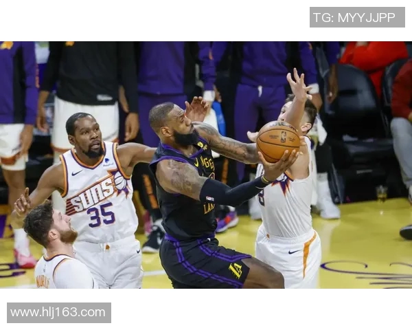 詹姆斯带领湖人取得胜利，球队晋级季后赛的传奇之路